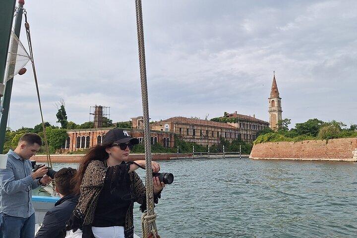 Classic Venetian Boat Tour to Explore the Lagoon and Islands