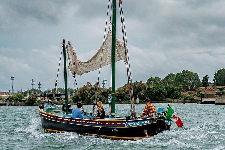 Classic Venetian Boat Tour to Explore the Lagoon and Islands