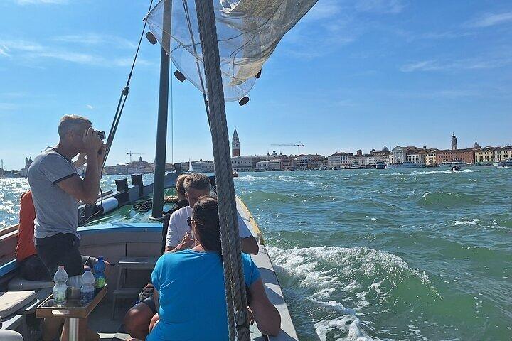 Classic Venetian Boat Tour to Explore the Lagoon and Islands
