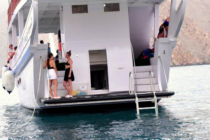 Musandam Dibba Full Day Cruise with Transfers, Lunch & Snorkeling