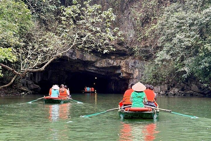 Private Day Trip to Ninh Binh: Hoa Lu, Trang An & Mua Caves
