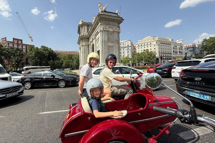 Madrid Highlights: Private Vintage Sidecar Tour (1 Hour)