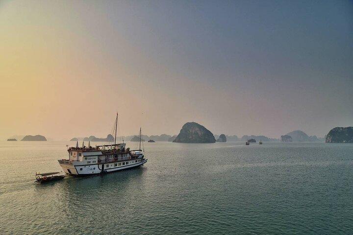 Dragon Legend Cruises 2Days/1Night 5 Star All included