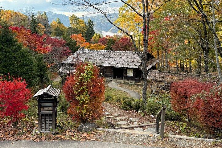 Hida Folk Village Guided Tour with Bus Transfer in Takayama