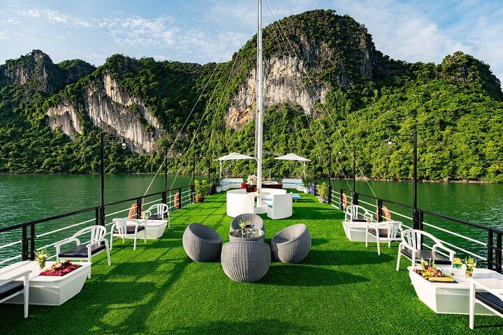 From Hanoi: Halong Day Tour by Sonata Cruise, Buffet and Jacuzzi
