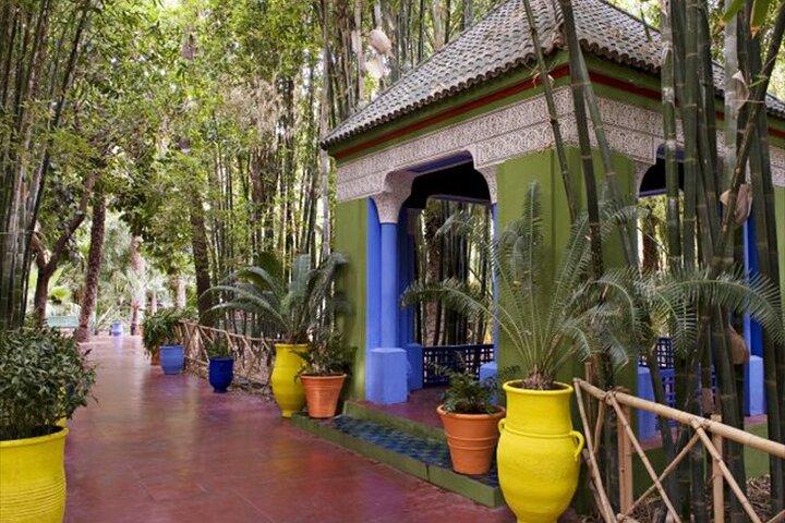 Majorelle Garden: Round-Trip with Authentic Shopping Experience
