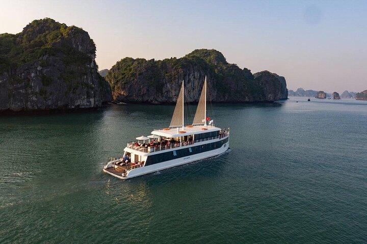 Halong Bay Discovery Cruise Luxury 1 Day
