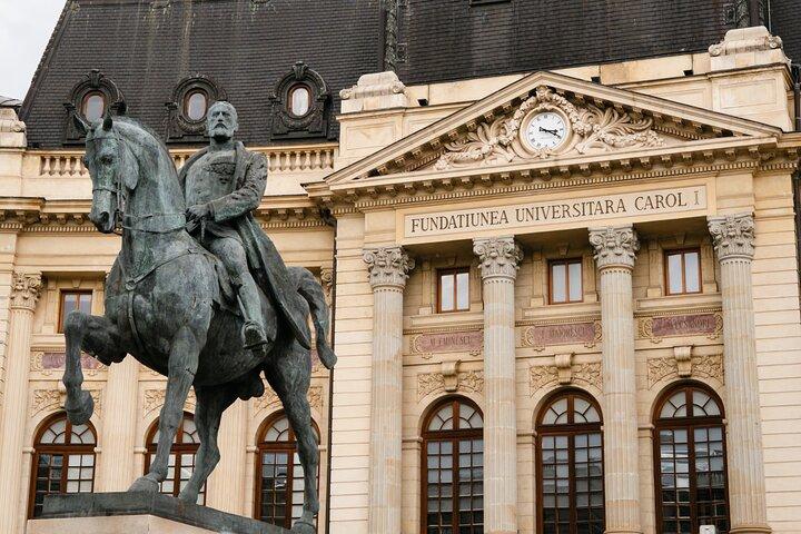 Local Food and History Tour of Bucharest with Local Foodie