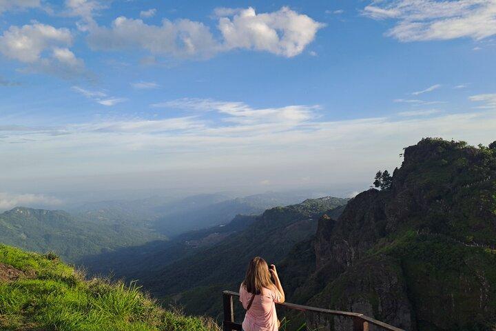 The Devil's Gate Hike & Local Food Tasting (Private Tour)