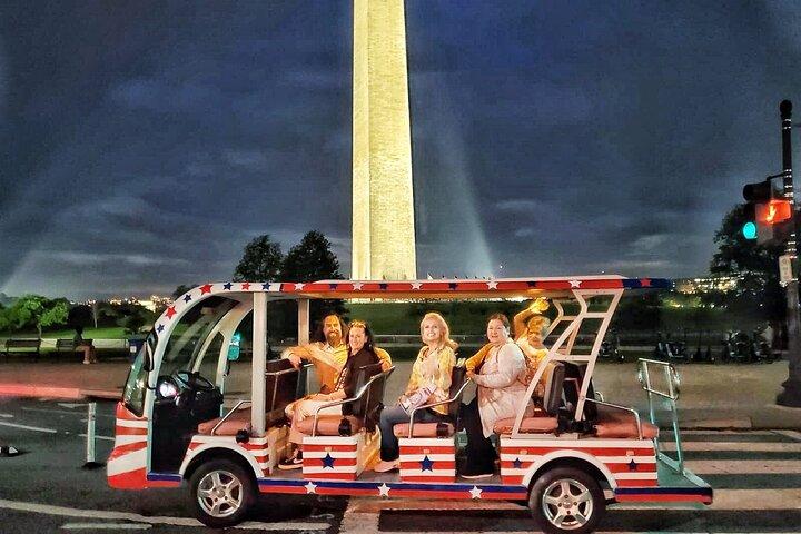 Washington DC Monuments &Landmark Guided Small Group Trolley Tour