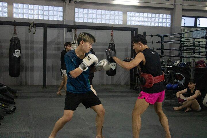 2 Hour Muay Thai Training Experience with Fighters in Bangkok