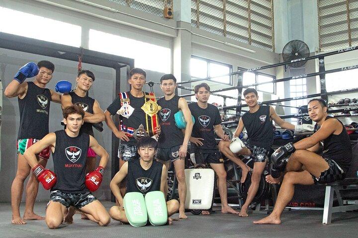 2 Hour Muay Thai Training Experience with Fighters in Bangkok
