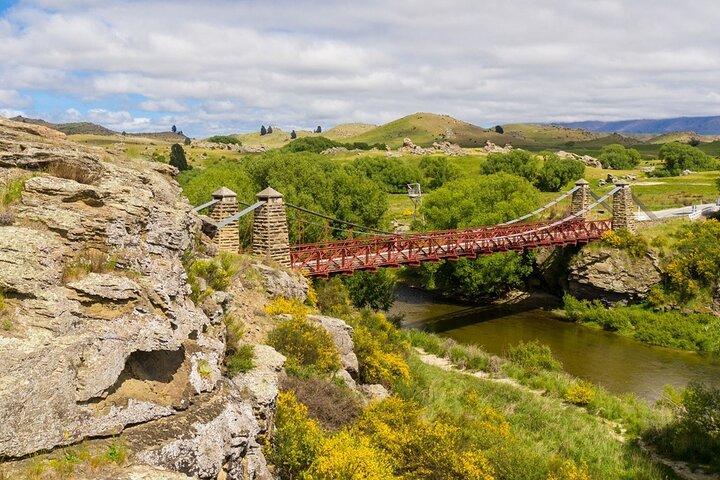 Queenstown to Dunedin with Taieri Gorge Train One-Way Tour