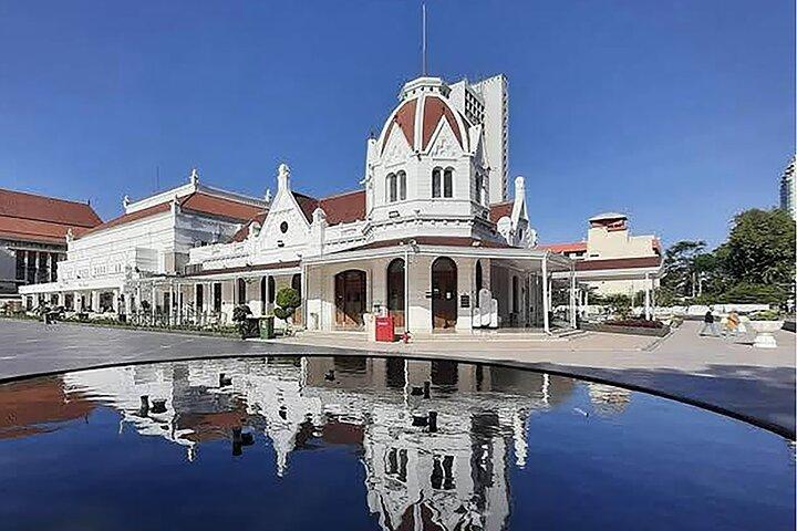 Surabaya City Tour Old Town Jeep Ride and Iconic Sites