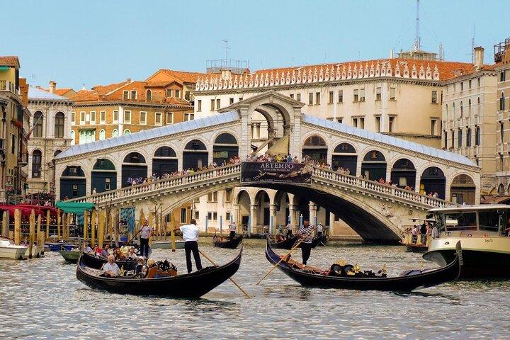 Gondola Ride with Private Walking Tour in Venice