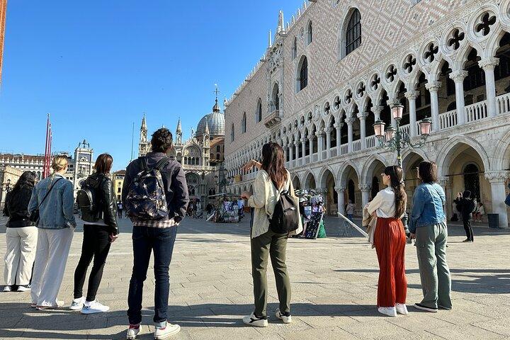 Guided Tour of Venice: Explore the Iconic City Highlights