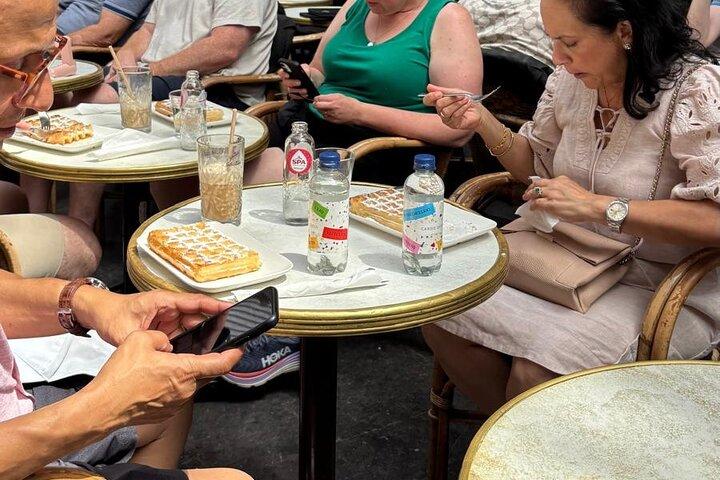 Brussels Walking Tour with Chocolate, Beer and Waffles