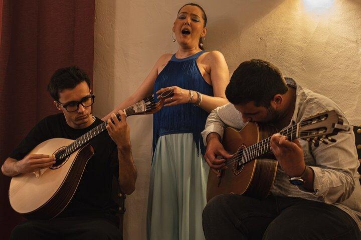 Lisbon: Dinner with Rising Stars of Fado at Canto do Poeta