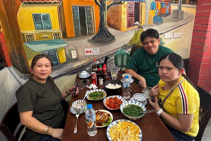 Hanoi: Old Quarter and French Quarter Walking Food Tour