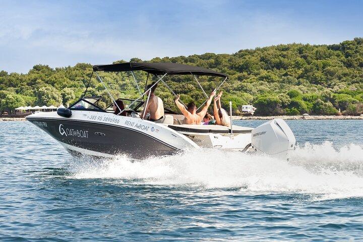 Luxury Speedboat Island Hopping with Swimming & Snorkeling