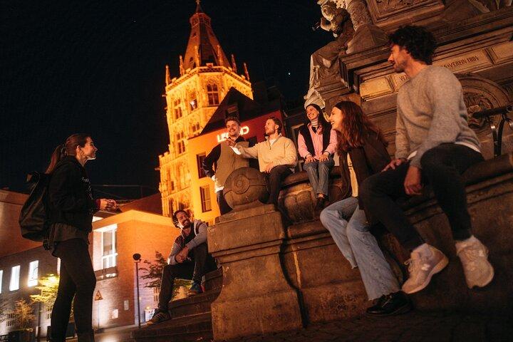 Cologne: Cathedral and Old Town in the Evening Interactive Tour with Beamer