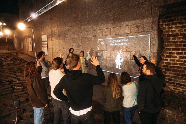 Cologne: Cathedral and Old Town in the Evening Interactive Tour with Beamer