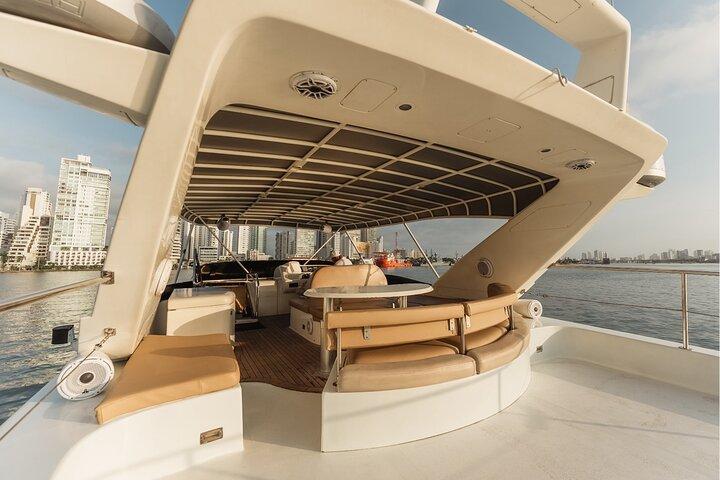 Private 70ft Azimut Yacht Day Tour & Sunset Cruise in Cartagena