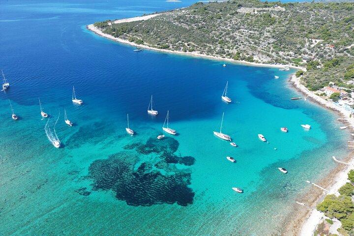 From Trogir & Split: Half Day Speedboat Tour with Blue Lagoon
