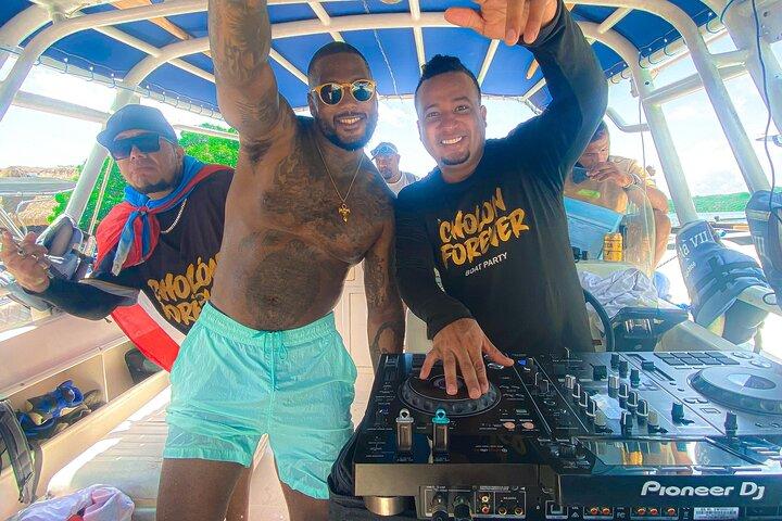 Boat Party on Cholón Island