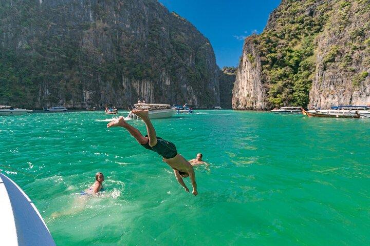 Full Day Phi Phi and Bamboo Islands Tour by Speed Catamaran