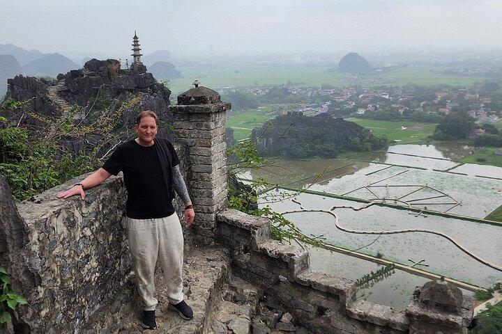 Hanoi: Hoa Lu Mua Caves and Trang An Grottoes Private Day Tour