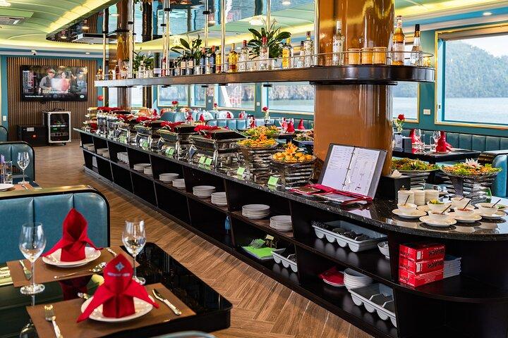 From Hanoi: Full-Day Halong 5-Star Cruise with Jacuzzi& Limousine