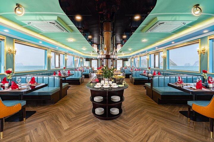 From Hanoi: Full-Day Halong 5-Star Cruise with Jacuzzi& Limousine