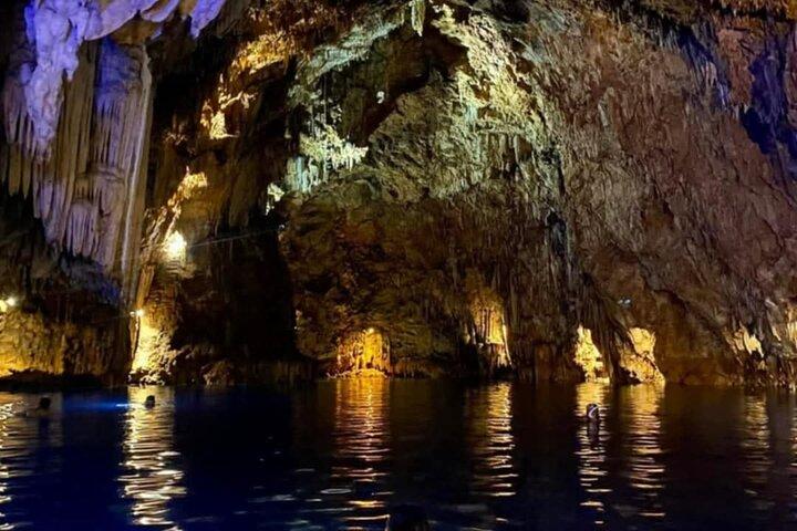 Coron Pukaway Cave & Twin Lagoon Private Tour with beach lunch