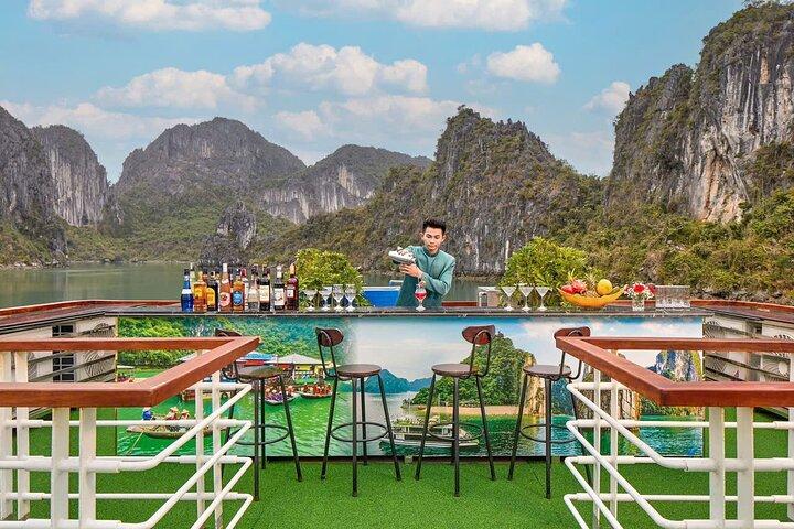 Hercules Premium/Luxury Cruise Halong Bay Day Trip From Hanoi