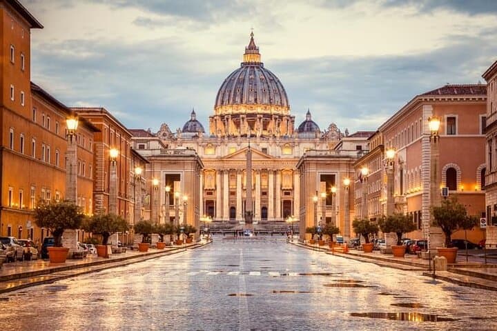 St Peter's Basilica Underground Tour with Dome Climb