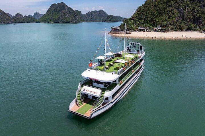 Hanoi to Ha Long Bay: 5-Star Luxury Day Cruise & Delicious Lunch
