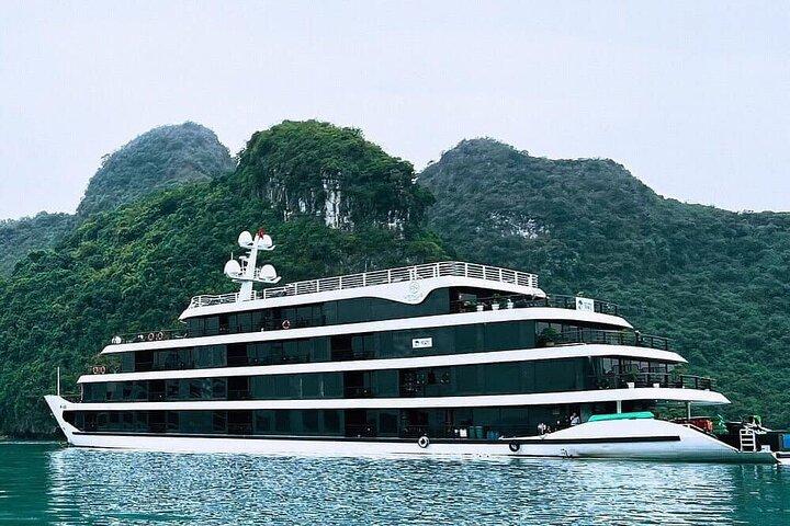 Ha Long & Lan Ha Bay 2D1N Luxury Cruise with Balcony from Hanoi