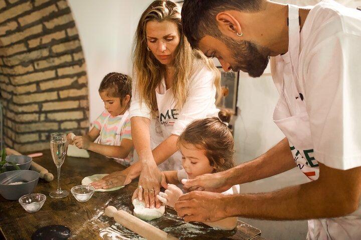 Rome: Pizza and Tiramisu Cooking Class near the Colosseum