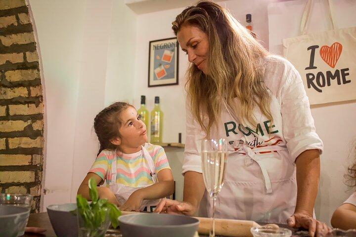 Rome: Pizza and Tiramisu Cooking Class near the Colosseum