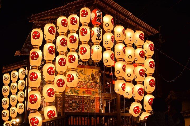 Kyoto: Gion Night Walking Tour with Geisha Insight