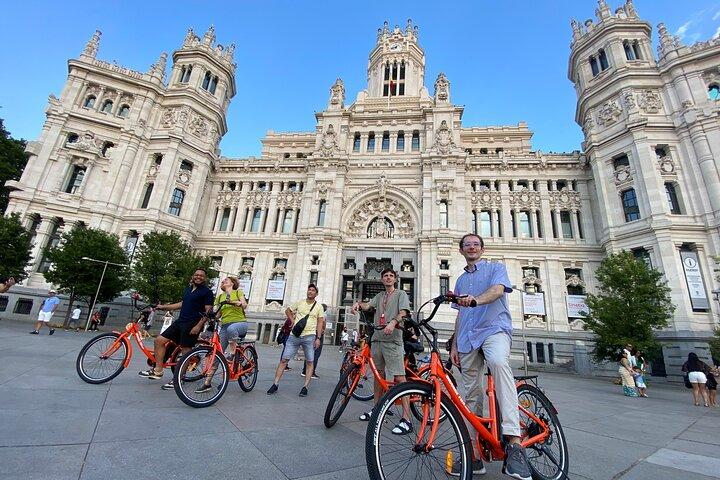 Madrid Guided Bike Tour in Plaza Mayor, Retiro Park and More