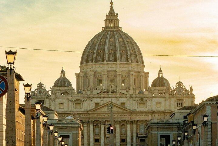 Guided Tour of St. Peter’s Basilica with Expert Guide