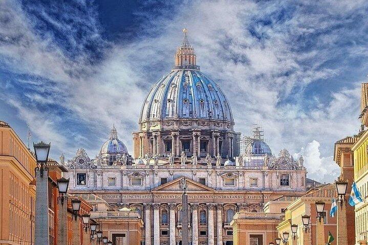 Guided Tour of St. Peter’s Basilica with Expert Guide