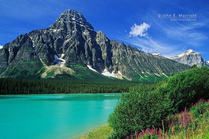 Calgary: Columbia Icefield, Skywalk, Crowfoot Glacier and Lakes