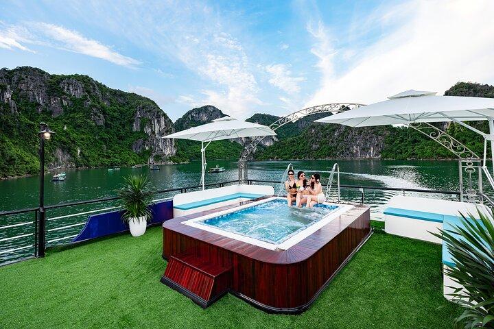 Halong 5star Cruise Day Trip: Buffet Lunch, Jacuzzi & Kayaking
