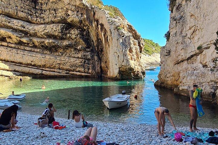 Blue cave and Hvar - 5 Islands speedboat tour from Split