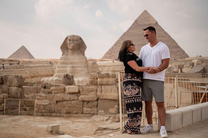 Giza Pyramids and Sphinx Tour with liscened tour guide