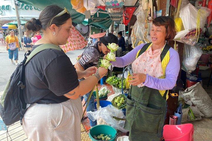 Flower Market & Floral Art: Multilingual Private Tour [EN/others]