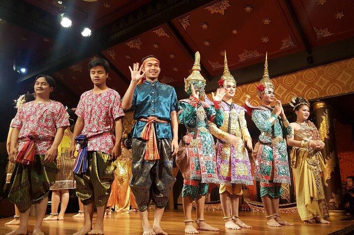 Fine Dining with Cultural Show by the Mandarin Oriental